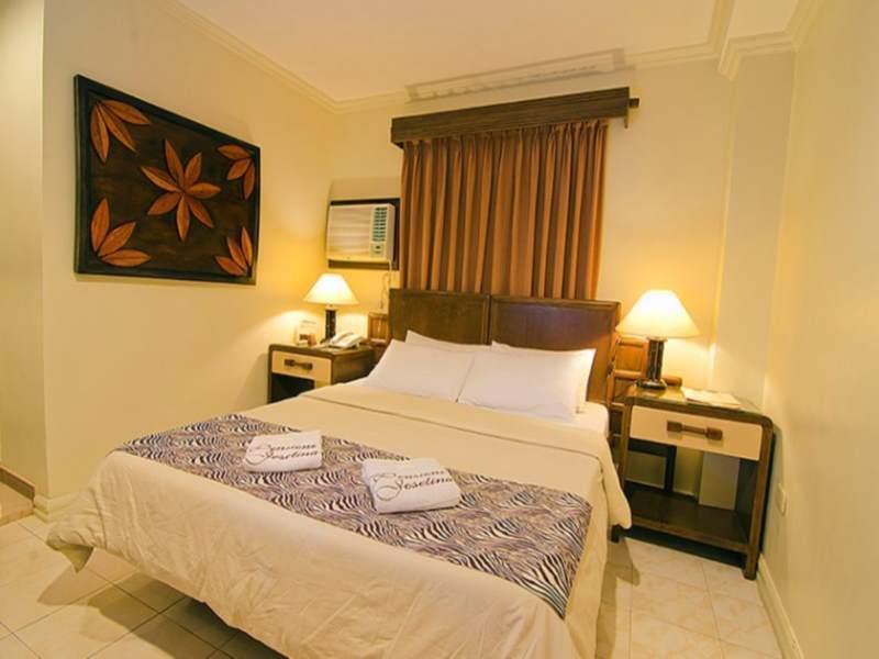 Hotel Joselina - Main Branch Tuguegarao Extérieur photo